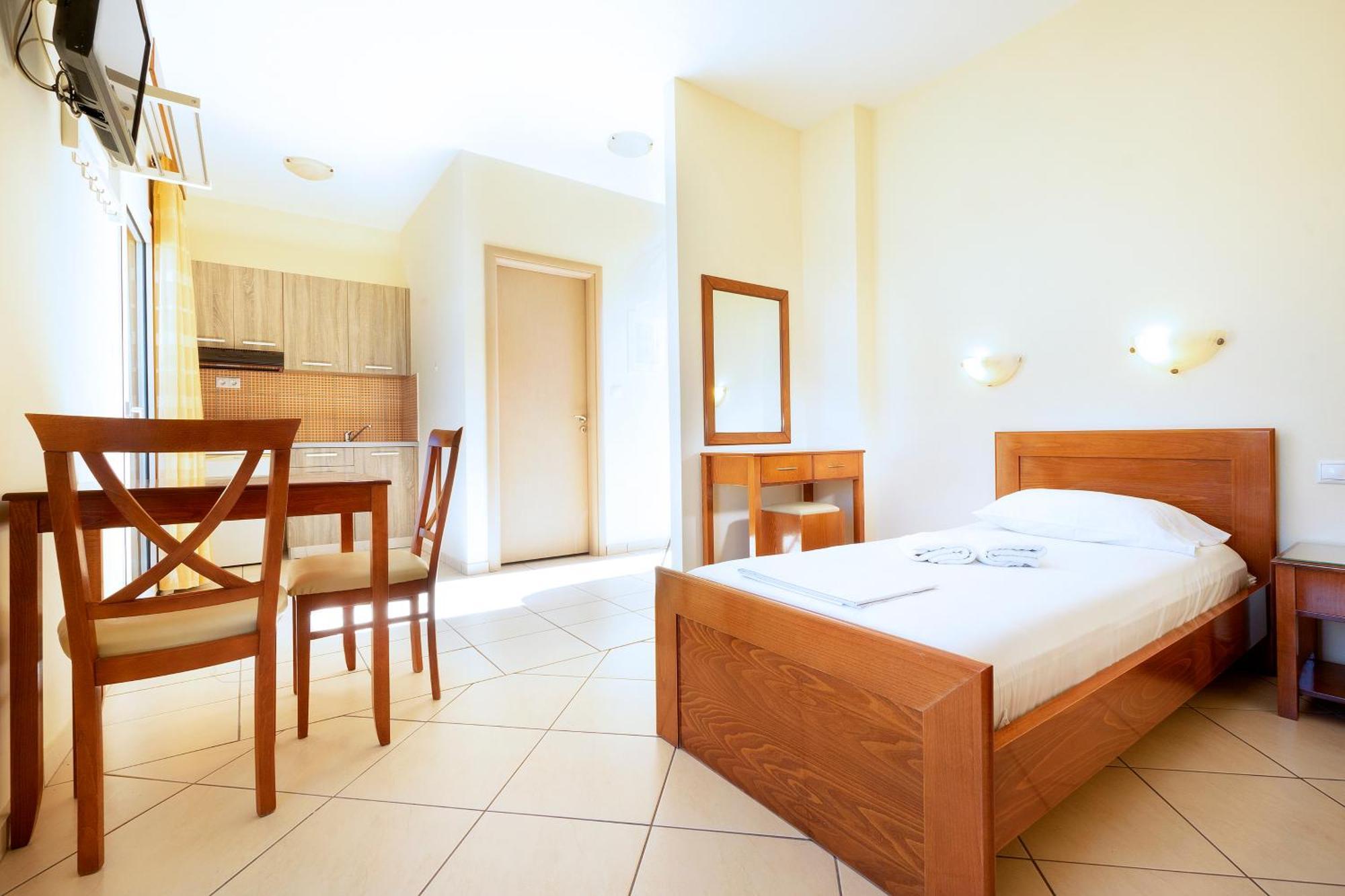 Georgina Aparthotel Agia Marina  Exterior photo
