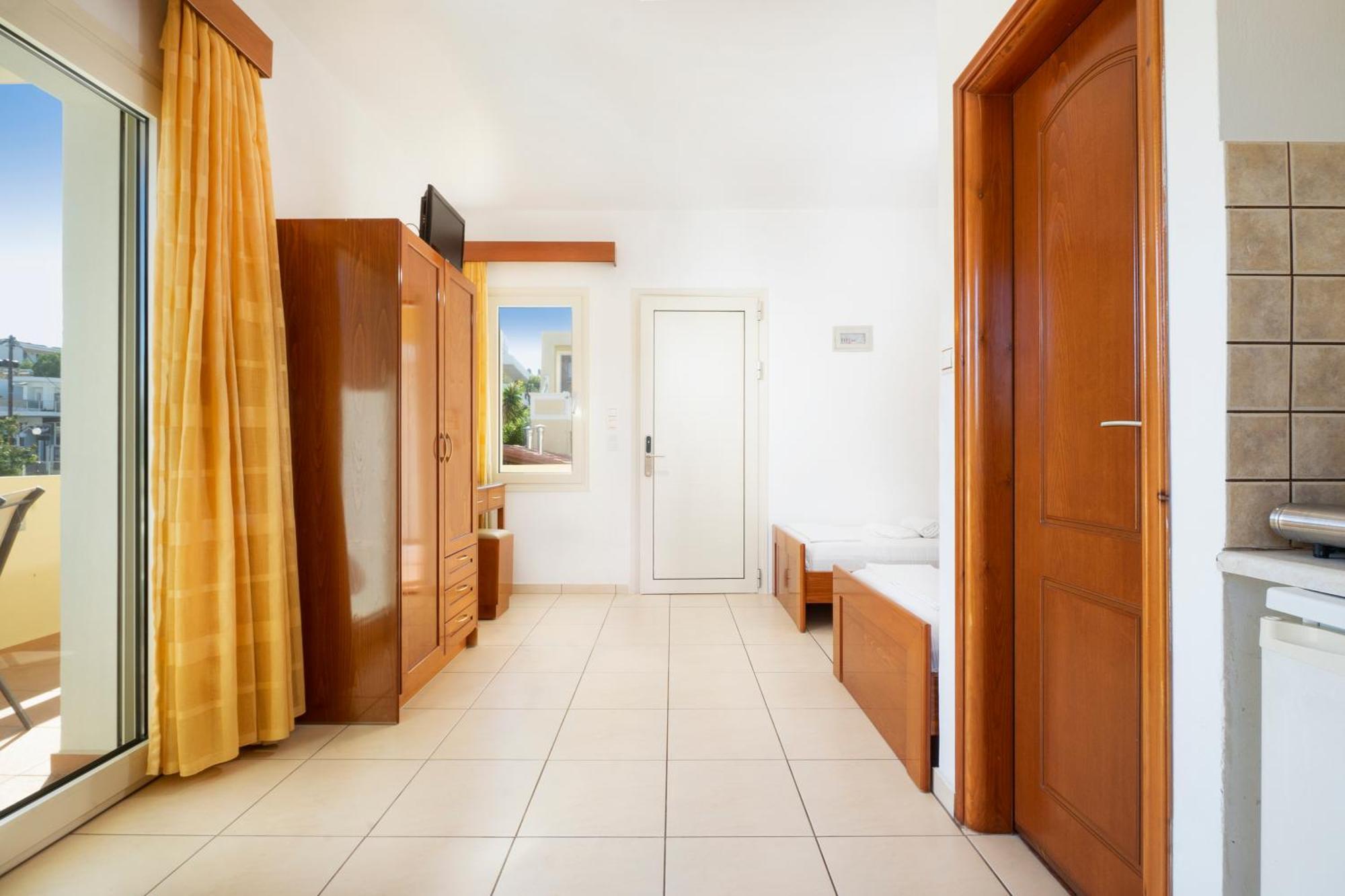 Georgina Aparthotel Agia Marina  Exterior photo