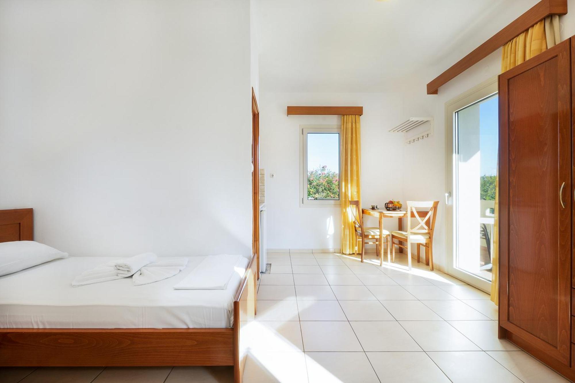 Georgina Aparthotel Agia Marina  Exterior photo