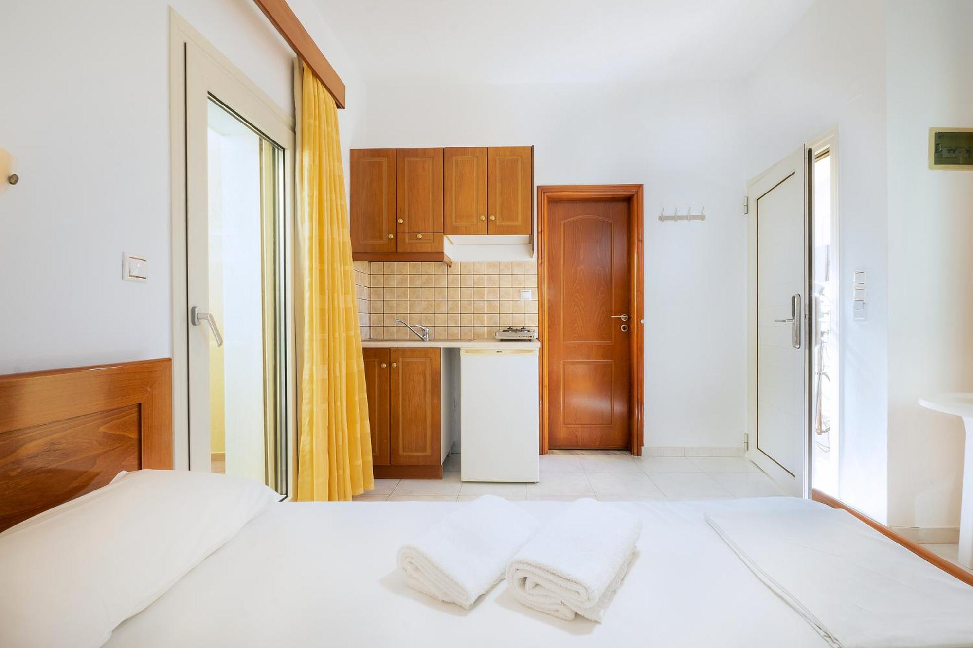 Georgina Aparthotel Agia Marina  Exterior photo